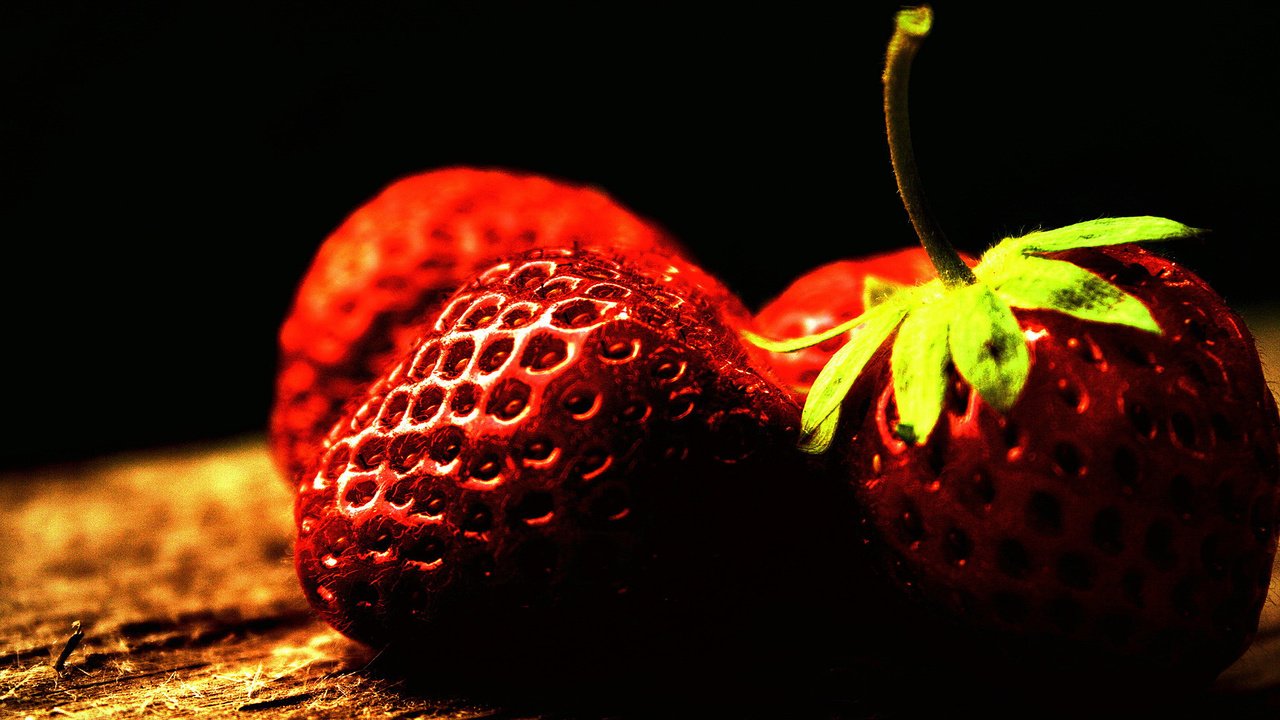 Обои макро, клубника, ягоды, macro, strawberry, berries разрешение 1920x1200 Загрузить