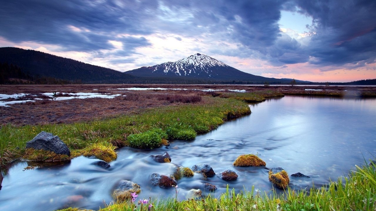 Обои небо, трава, река, горы, природа, камни, закат, пейзаж, the sky, grass, river, mountains, nature, stones, sunset, landscape разрешение 1920x1200 Загрузить