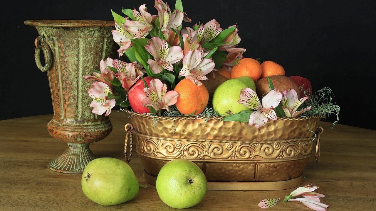 Обои цветы, яблоки, ваза, мандарины, натюрморт, груши, альстромерия, flowers, apples, vase, tangerines, still life, pear, alstroemeria разрешение 2048x1365 Загрузить