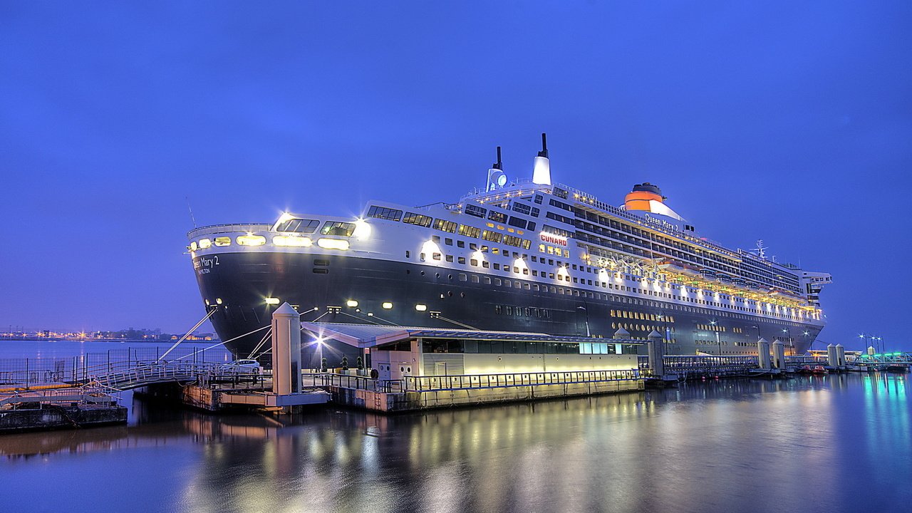 Обои ночь, город, порт, ливерпуль, queen mary 2, night, the city, port, liverpool разрешение 1920x1200 Загрузить