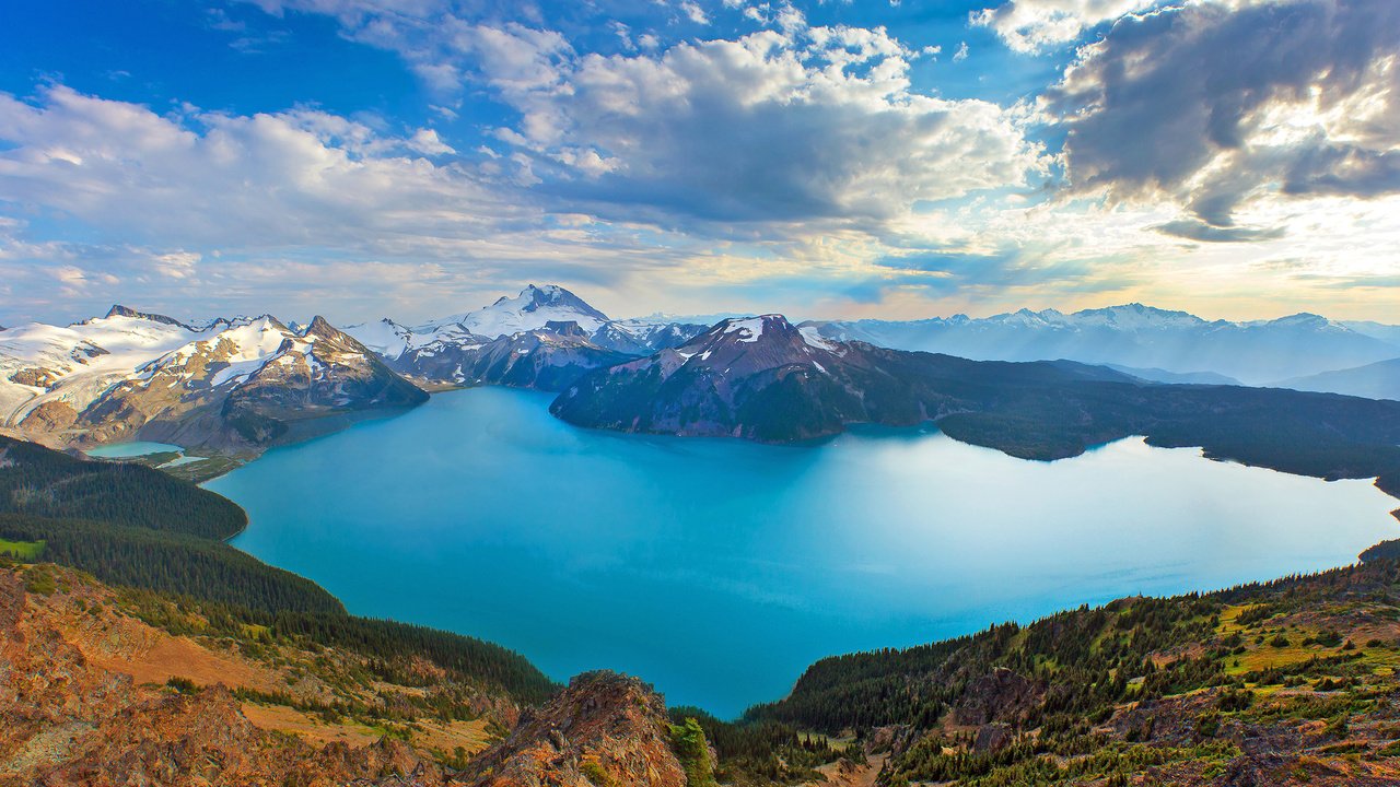 Обои озеро, горы, природа, вид сверху, британская колумбия, lake, mountains, nature, the view from the top, british columbia разрешение 2560x1347 Загрузить