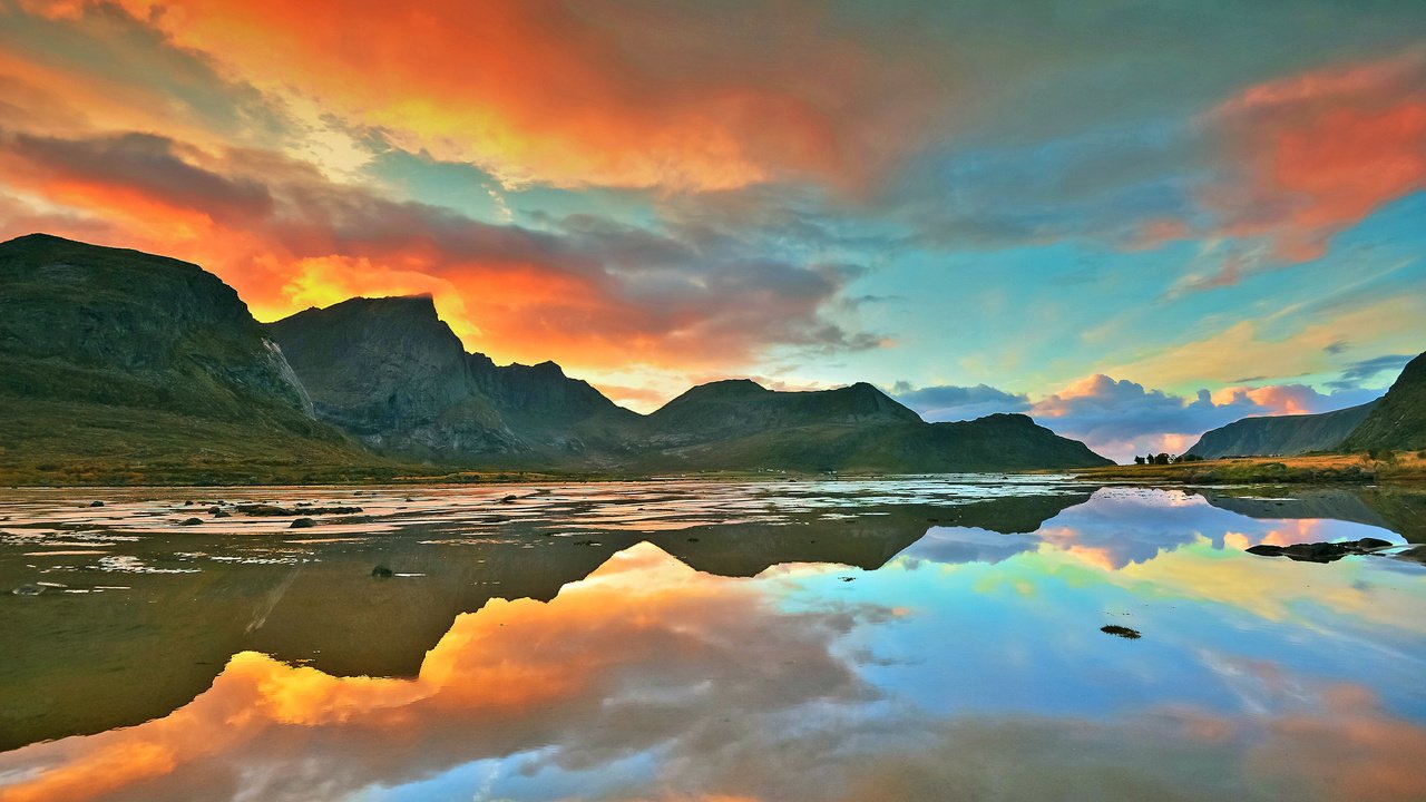 Обои небо, облака, озеро, горы, отражение, пейзаж, рассвет, the sky, clouds, lake, mountains, reflection, landscape, dawn разрешение 2048x1363 Загрузить