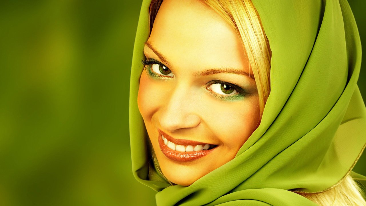 Обои девушка, блондинка, лицо, платок, girl, blonde, face, shawl разрешение 1920x1200 Загрузить