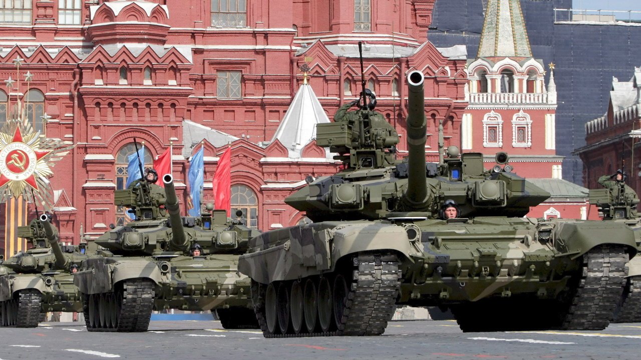 Обои москва, танк, россия, россии, парад, военная техника, т-90, moscow, tank, russia, parade, military equipment, t-90 разрешение 2560x1440 Загрузить