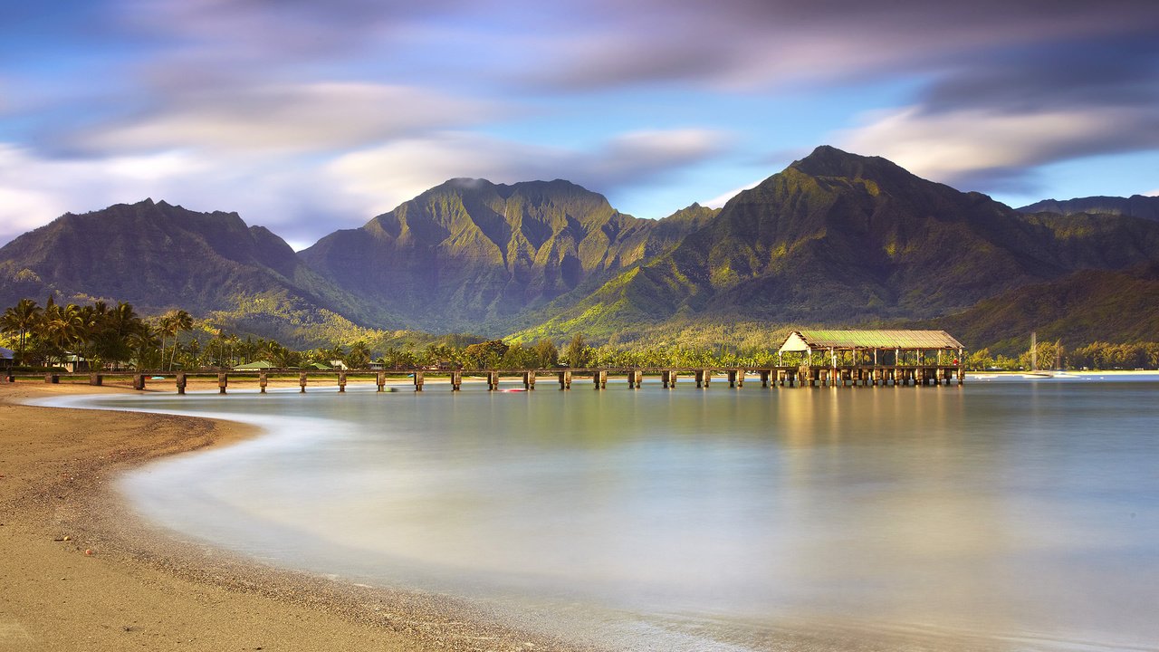 Обои небо, горы, море, пляж, пирс, пальмы, the sky, mountains, sea, beach, pierce, palm trees разрешение 1920x1200 Загрузить