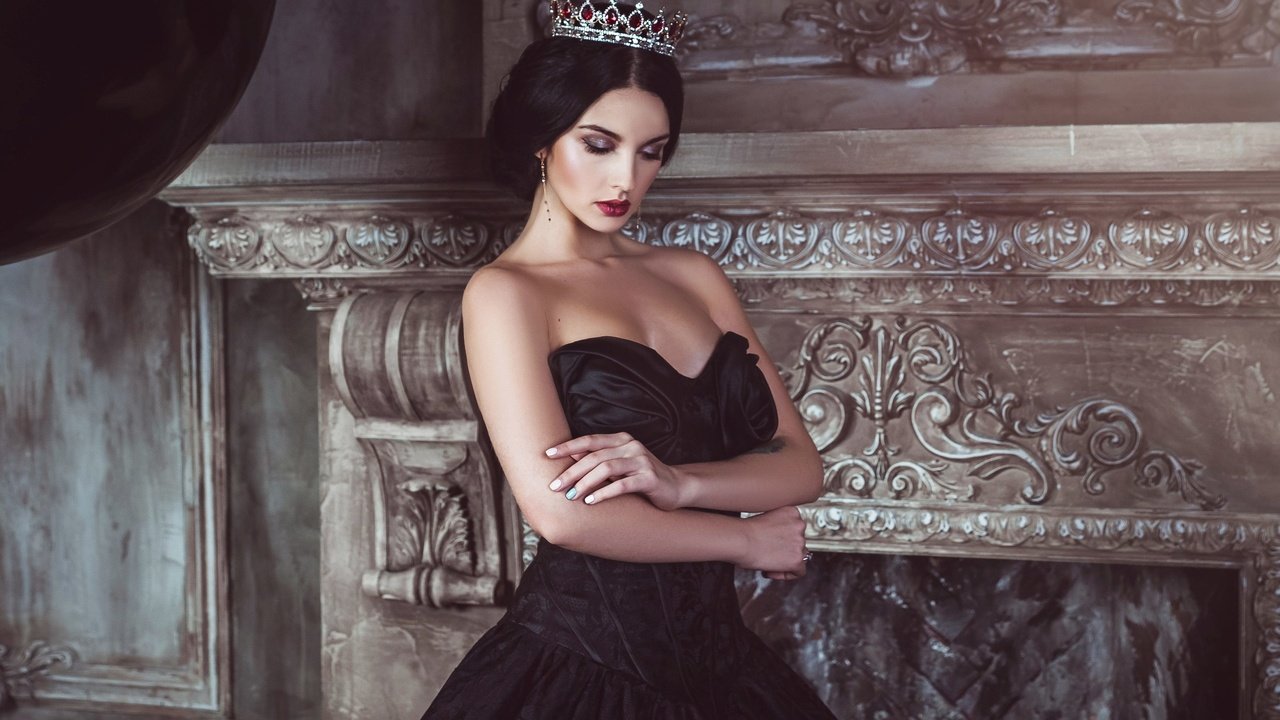 Обои девушка, модель, макияж, корона, черное платье, алла бергер, girl, model, makeup, crown, black dress, alla berger разрешение 2560x1707 Загрузить