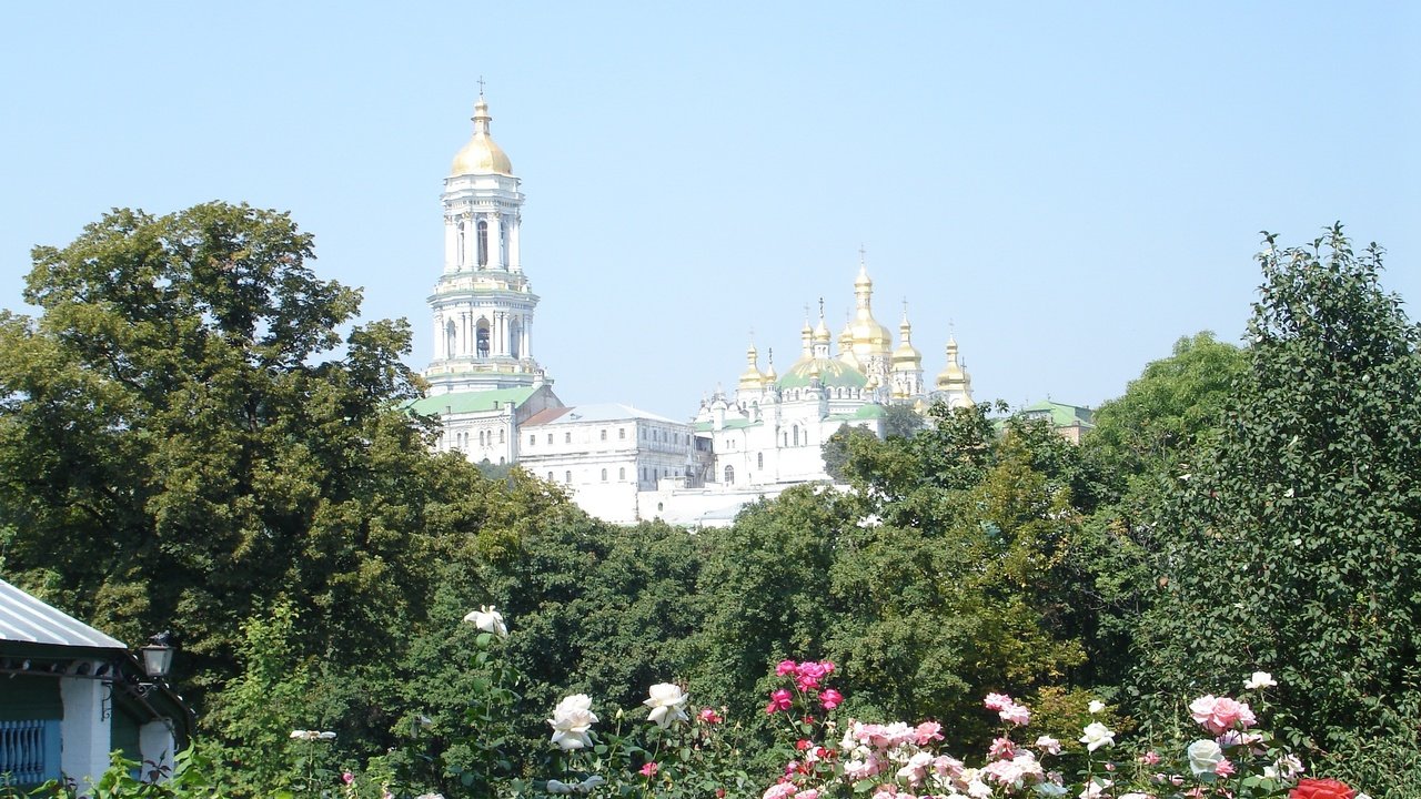 Обои небо, лето, розы, украина, киев, киево - печерская лавра, the sky, summer, roses, ukraine, kiev, kiev - pechersk lavra разрешение 2048x1536 Загрузить