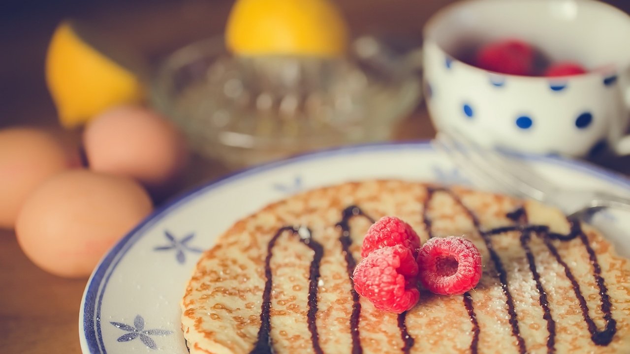 Обои малина, ягоды, яйца, тарелка, блины, raspberry, berries, eggs, plate, pancakes разрешение 1920x1280 Загрузить