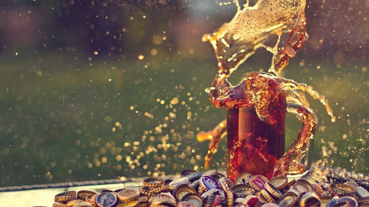 Обои брызги, стакан, пиво, взрыв, пробки, squirt, glass, beer, the explosion, tube разрешение 2880x1800 Загрузить