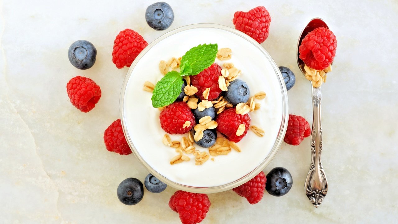 Обои ягоды, завтрак, мюсли, йогурт, berries, breakfast, muesli, yogurt разрешение 5766x3844 Загрузить