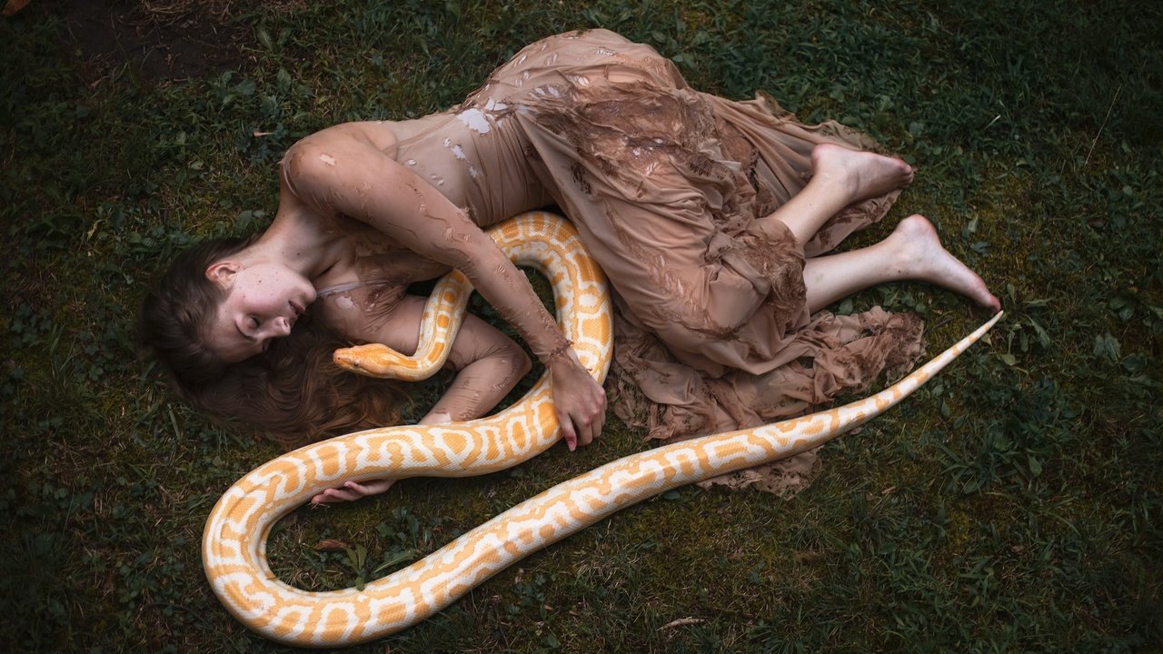 Обои девушка, платье, модель, змея, рептилия, закрытые глаза, aleah michele, girl, dress, model, snake, reptile, closed eyes разрешение 2048x1365 Загрузить