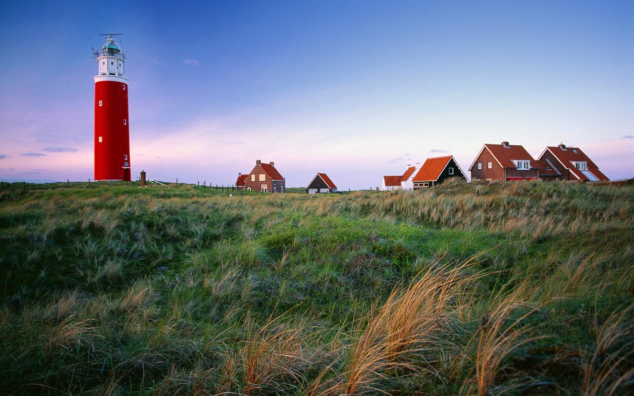 Обои трава, маяк, домики, нидерланды, grass, lighthouse, houses, netherlands разрешение 1920x1200 Загрузить