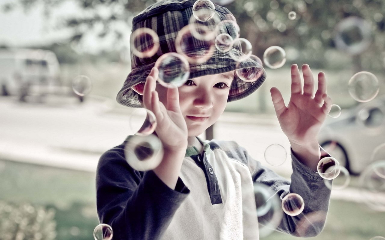 Обои настроение, дети, мальчик, мыльные пузыри, mood, children, boy, bubbles разрешение 1920x1200 Загрузить