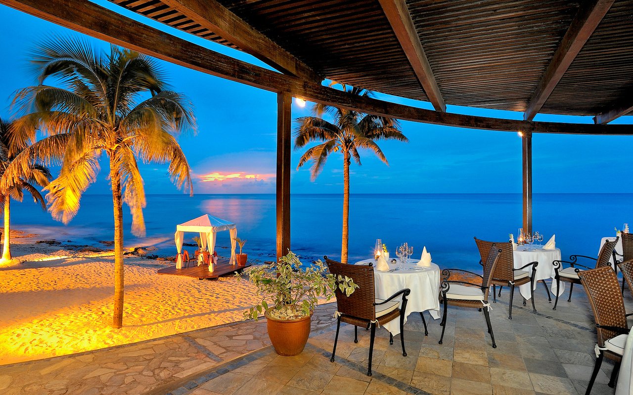 Обои закат, пляж, курорт, тропики, мальдивы, sunset, beach, resort, tropics, the maldives разрешение 2100x1138 Загрузить