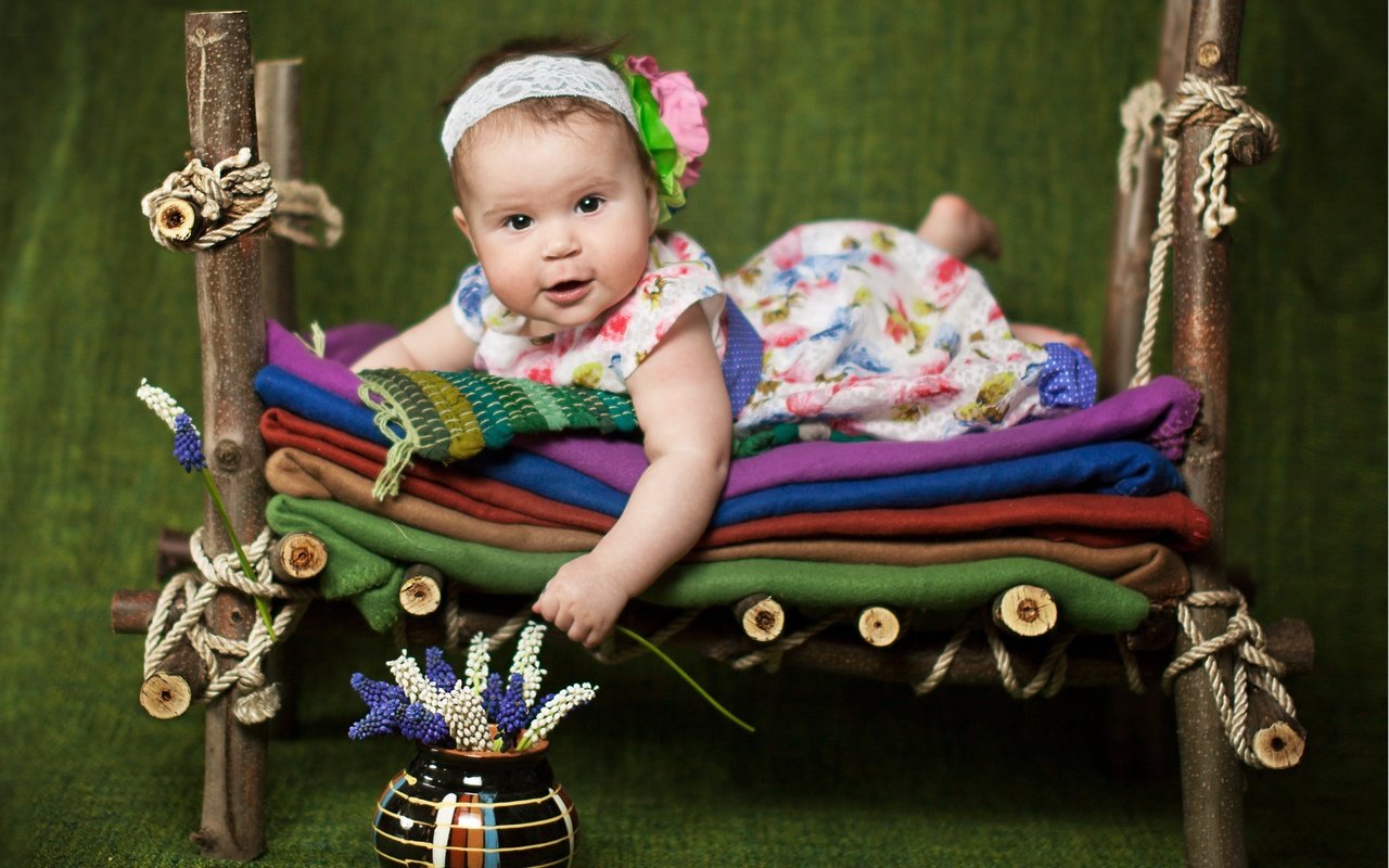 Обои цветы, дети, ребенок, девочка.кроватка, flowers, children, child, girl.cot разрешение 3576x2565 Загрузить