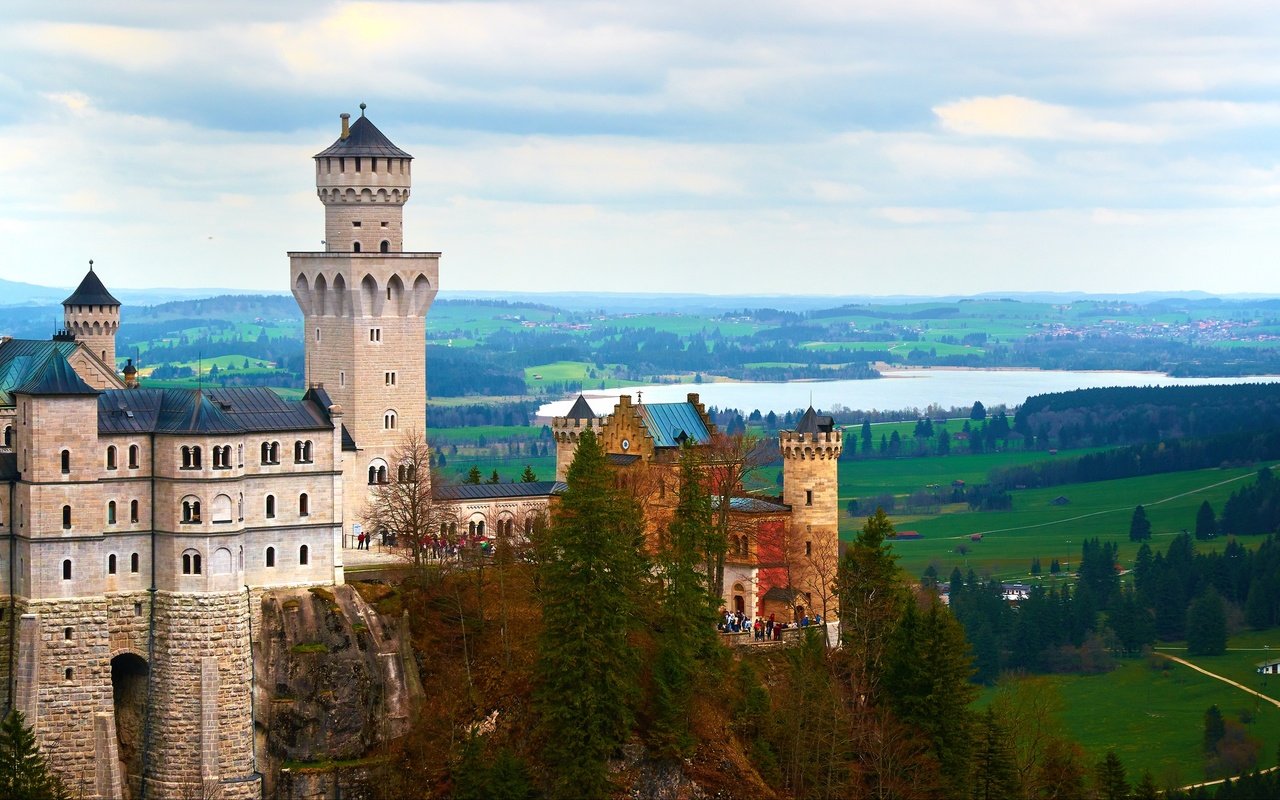 Обои замок, германия, бавария, замок нойшванштайн, castle, germany, bayern, neuschwanstein castle разрешение 3840x2345 Загрузить