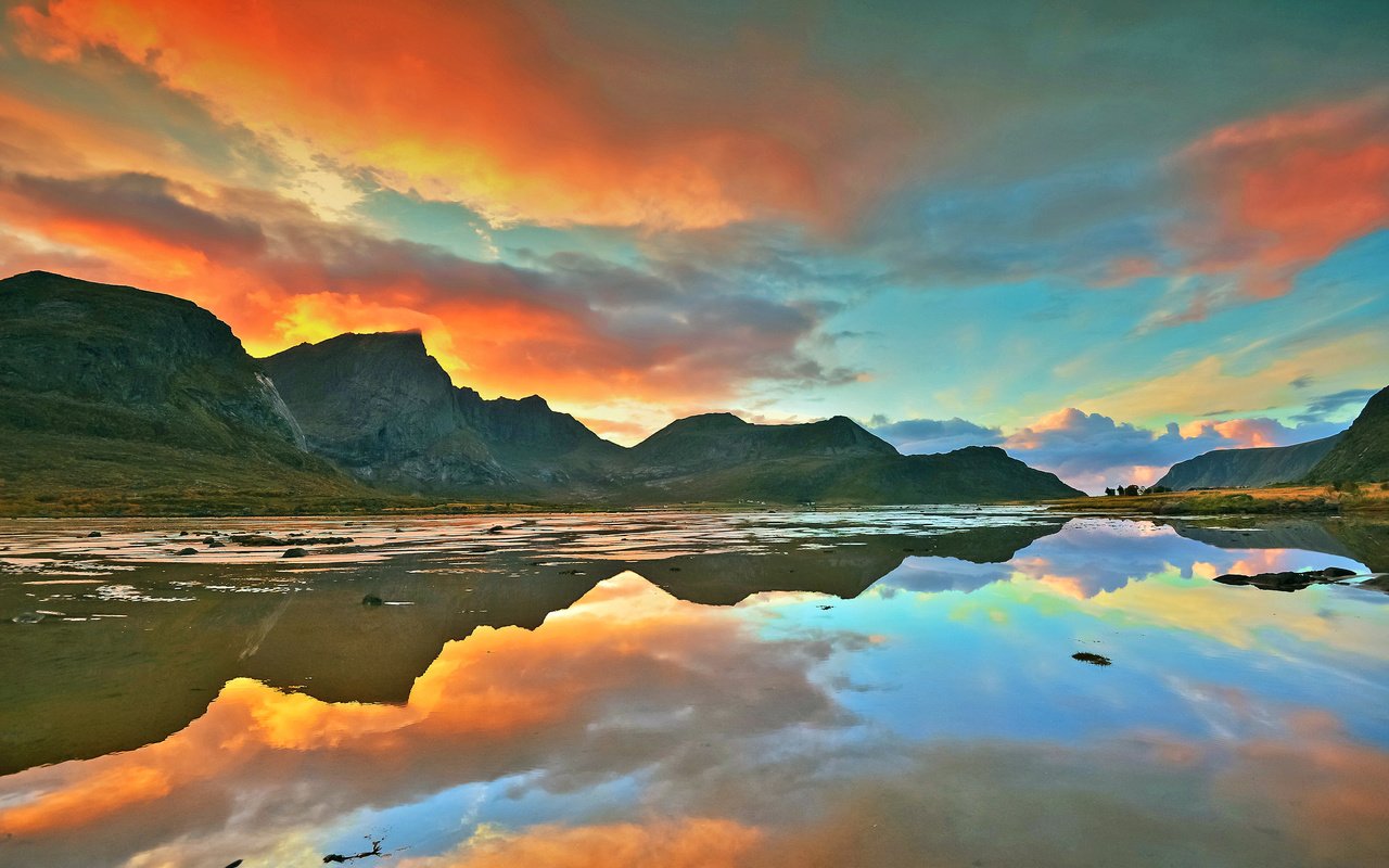 Обои небо, облака, озеро, горы, отражение, пейзаж, рассвет, the sky, clouds, lake, mountains, reflection, landscape, dawn разрешение 2048x1363 Загрузить