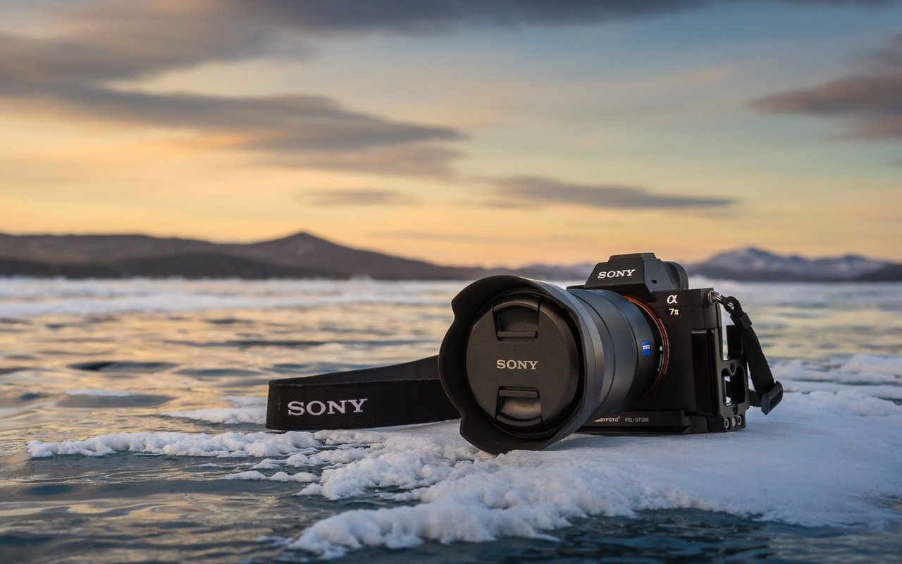 Обои вода, лёд, фотоаппарат, камера, сони, water, ice, the camera, camera, sony разрешение 1920x1166 Загрузить