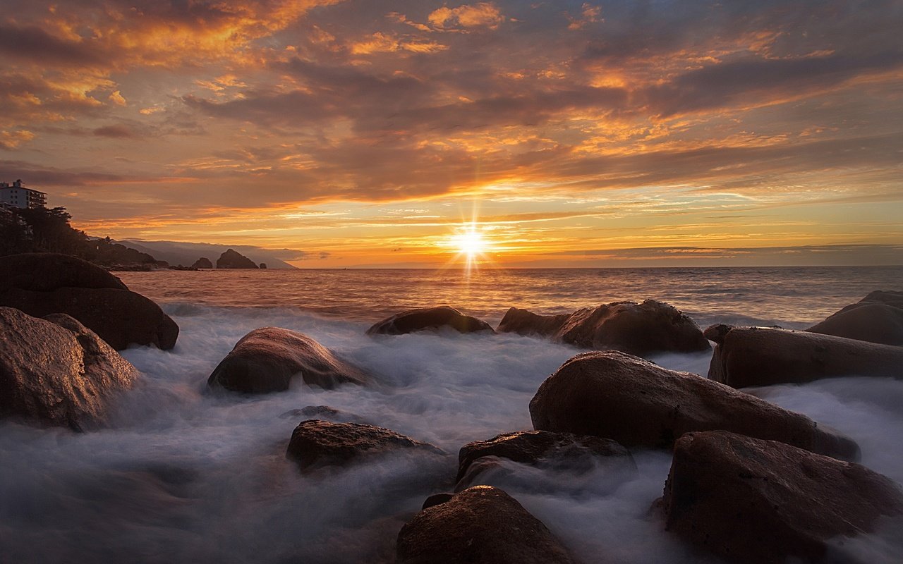 Обои скалы, солнце, камни, берег, море, rocks, the sun, stones, shore, sea разрешение 2048x1366 Загрузить