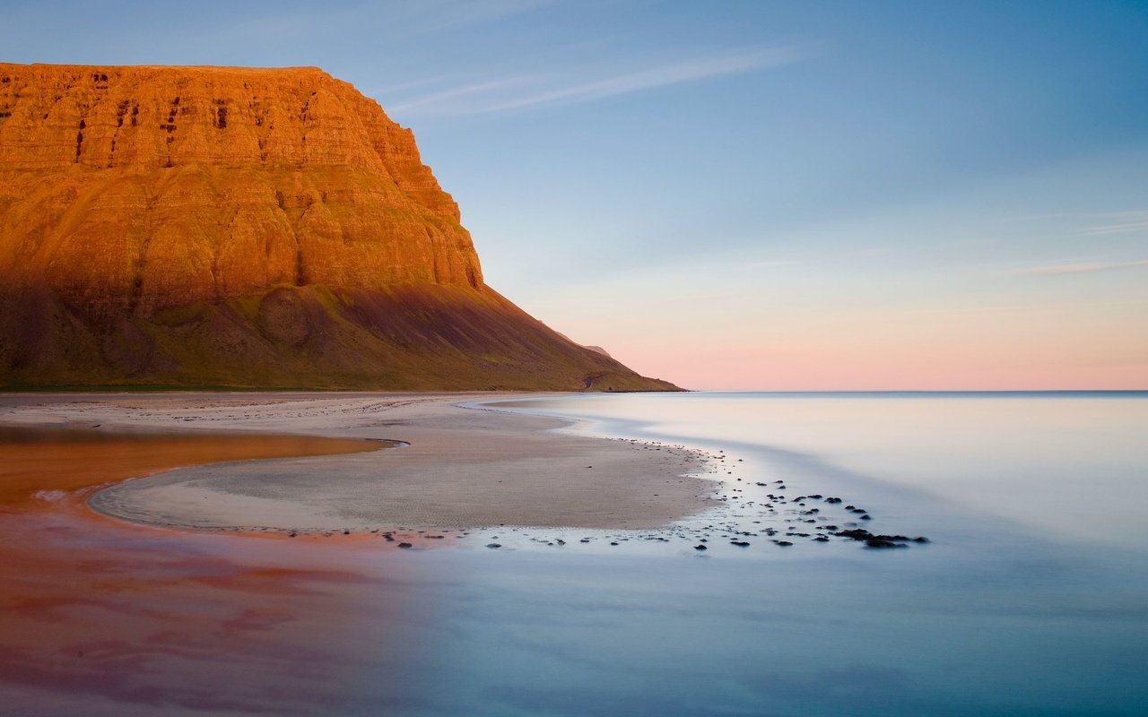 Обои небо, вода, скала, песок, пляж, горизонт, гора, the sky, water, rock, sand, beach, horizon, mountain разрешение 3000x1713 Загрузить