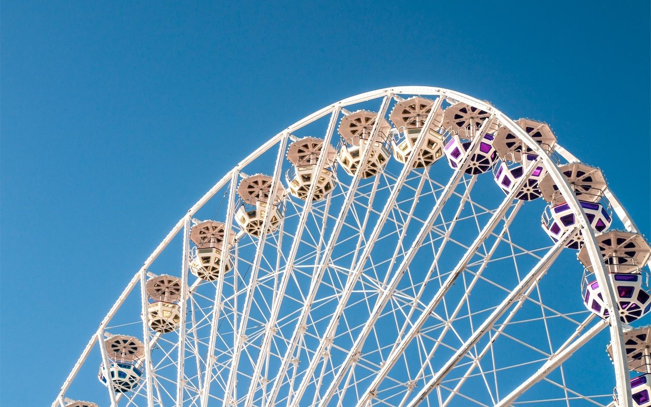 Обои небо, колесо обозрения, аттракцион, the sky, ferris wheel, attraction разрешение 2365x1774 Загрузить