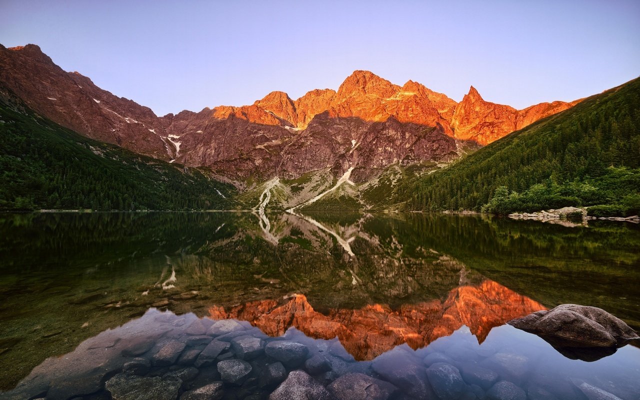 Обои озеро, tatra mountains, горы, отражение, утро, польша, карпаты, татры, морске око, lake, mountains, reflection, morning, poland, carpathians, tatras, morskie oko разрешение 2048x1365 Загрузить