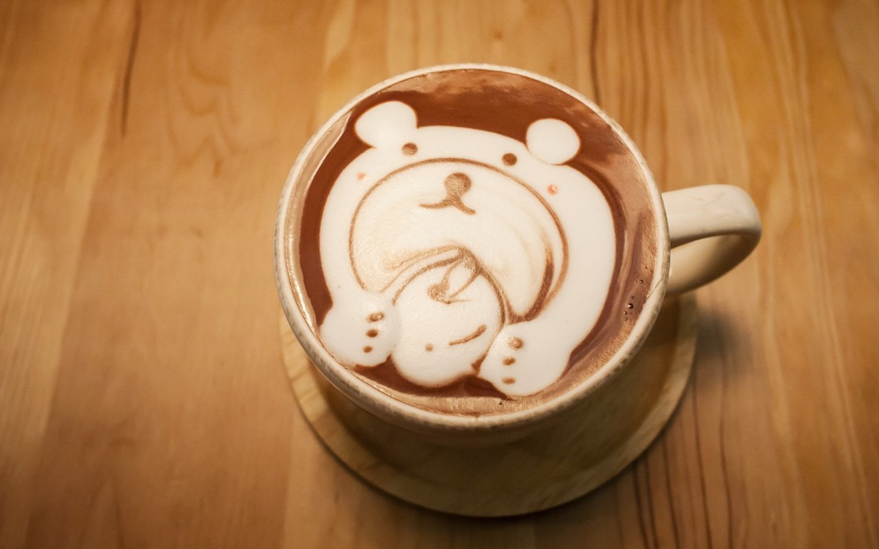 Обои рисунок, кофе, мишка, кружка, блюдце, капучино, пенка, figure, coffee, bear, mug, saucer, cappuccino, foam разрешение 5500x3666 Загрузить