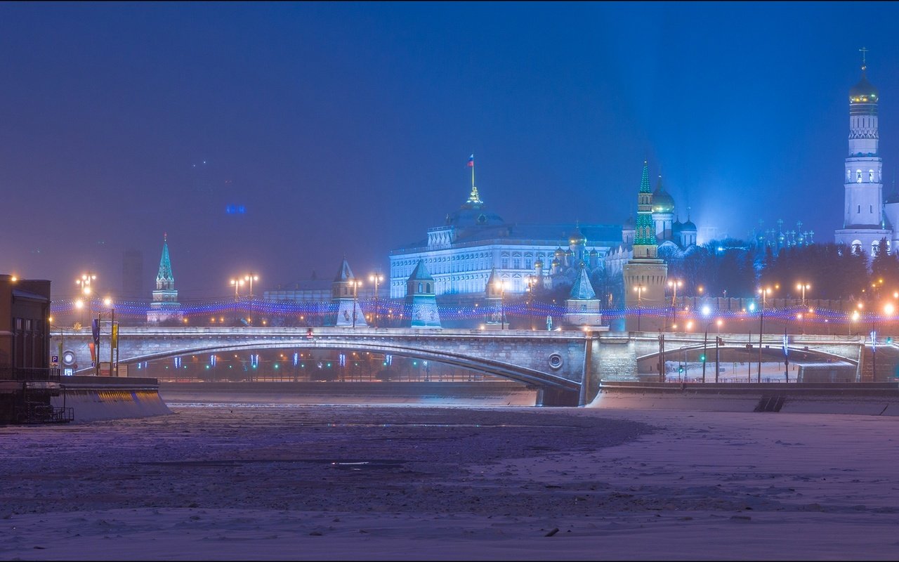 Обои москва, кремль, россия, юрий дегтярёв, большой москворецкий мост, moscow, the kremlin, russia, yuri degtyarev, bolshoy moskvoretsky bridge разрешение 2511x1080 Загрузить