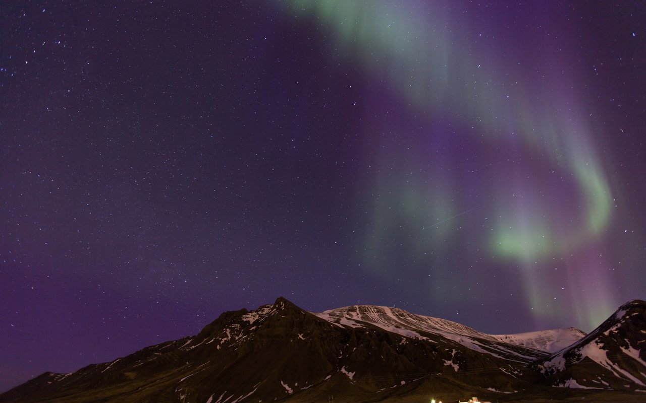 Обои ночь, горы, звезды, северное сияние, исландия, night, mountains, stars, northern lights, iceland разрешение 2048x1365 Загрузить