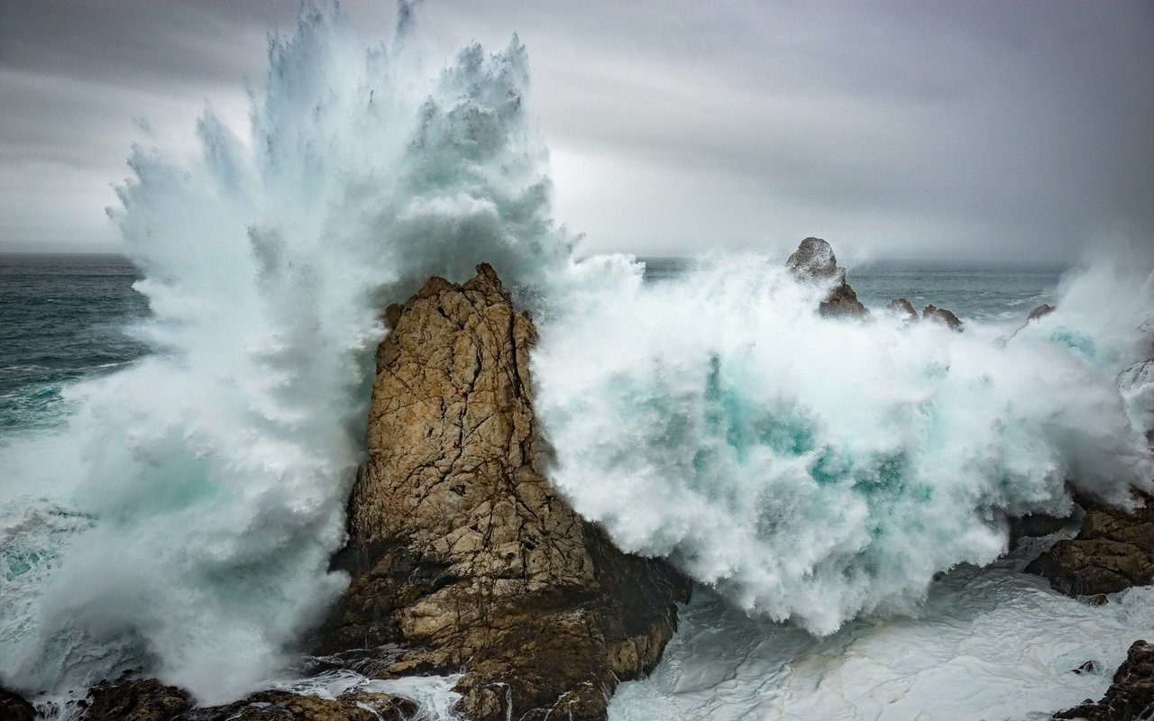 Обои вода, скалы, природа, волны, пейзаж, море, волна, брызги, water, rocks, nature, wave, landscape, sea, squirt разрешение 1920x1200 Загрузить