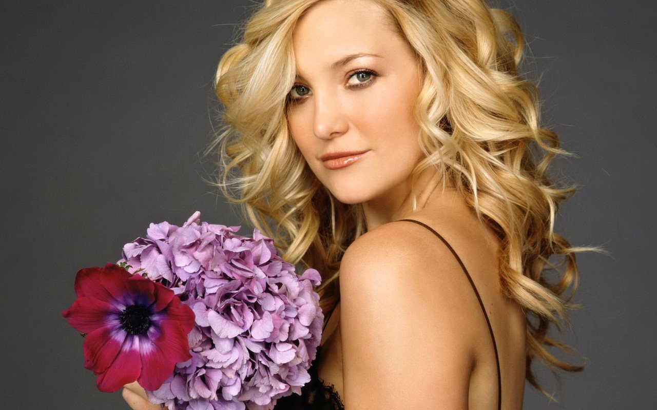 Обои цветы, блондинка, модель, букет, актриса, кейт хадсон, flowers, blonde, model, bouquet, actress, kate hudson разрешение 1920x1440 Загрузить