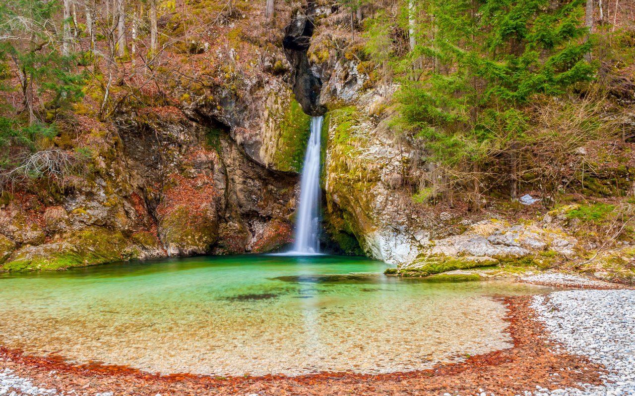 Обои камни, лес, скала, водопад, мох, словения, grmecica waterfall, bohinj, stones, forest, rock, waterfall, moss, slovenia разрешение 2700x1800 Загрузить