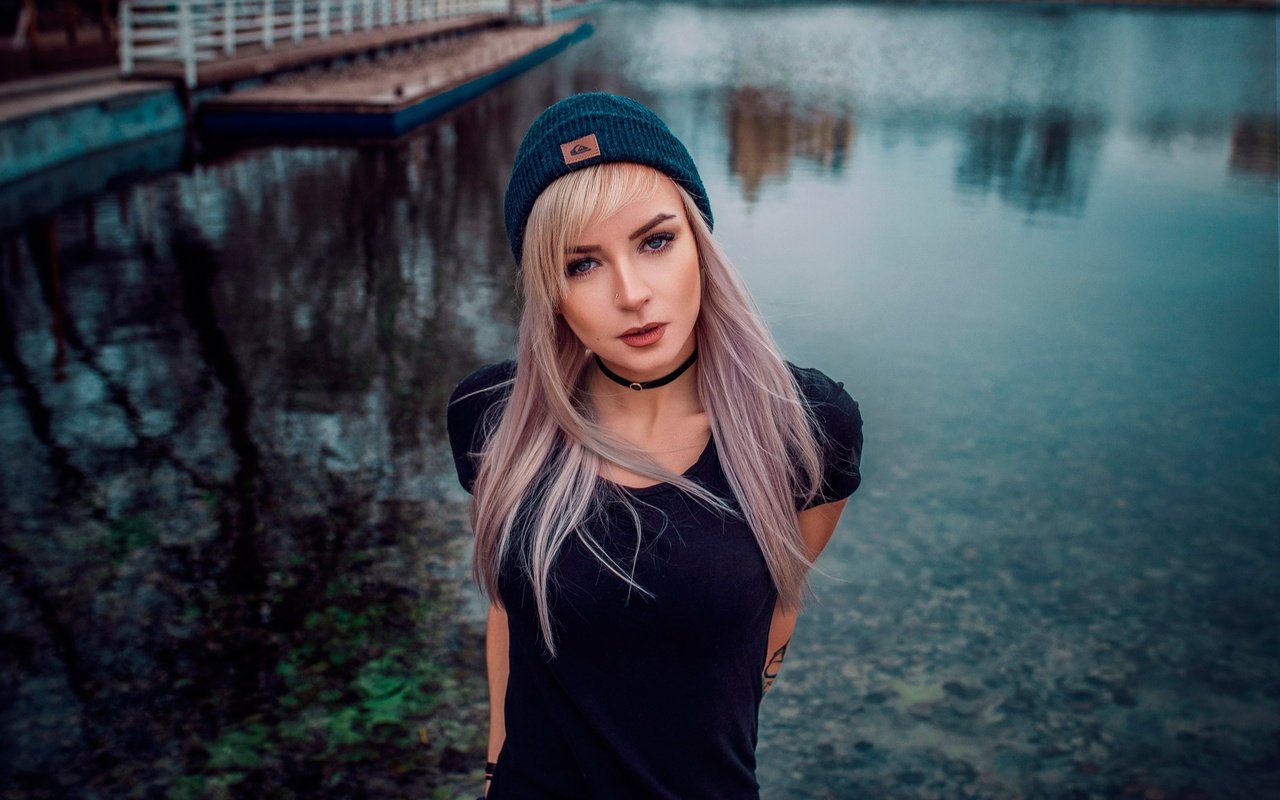 Обои девушка, взгляд, волосы, губы, шапка, локоны, taisya turovskaya, girl, look, hair, lips, hat, curls разрешение 2560x1684 Загрузить