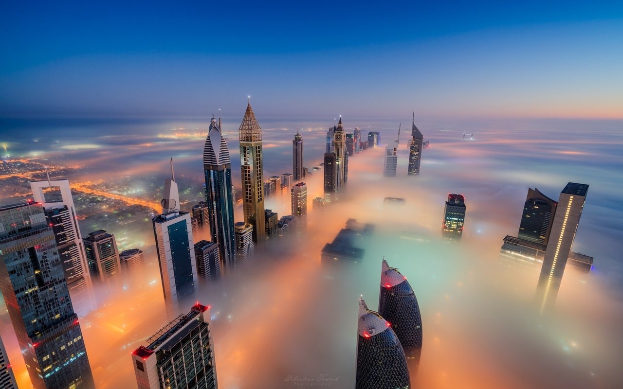 Обои туман, город, небоскребы, дубай, оаэ, fog, the city, skyscrapers, dubai, uae разрешение 2048x1366 Загрузить