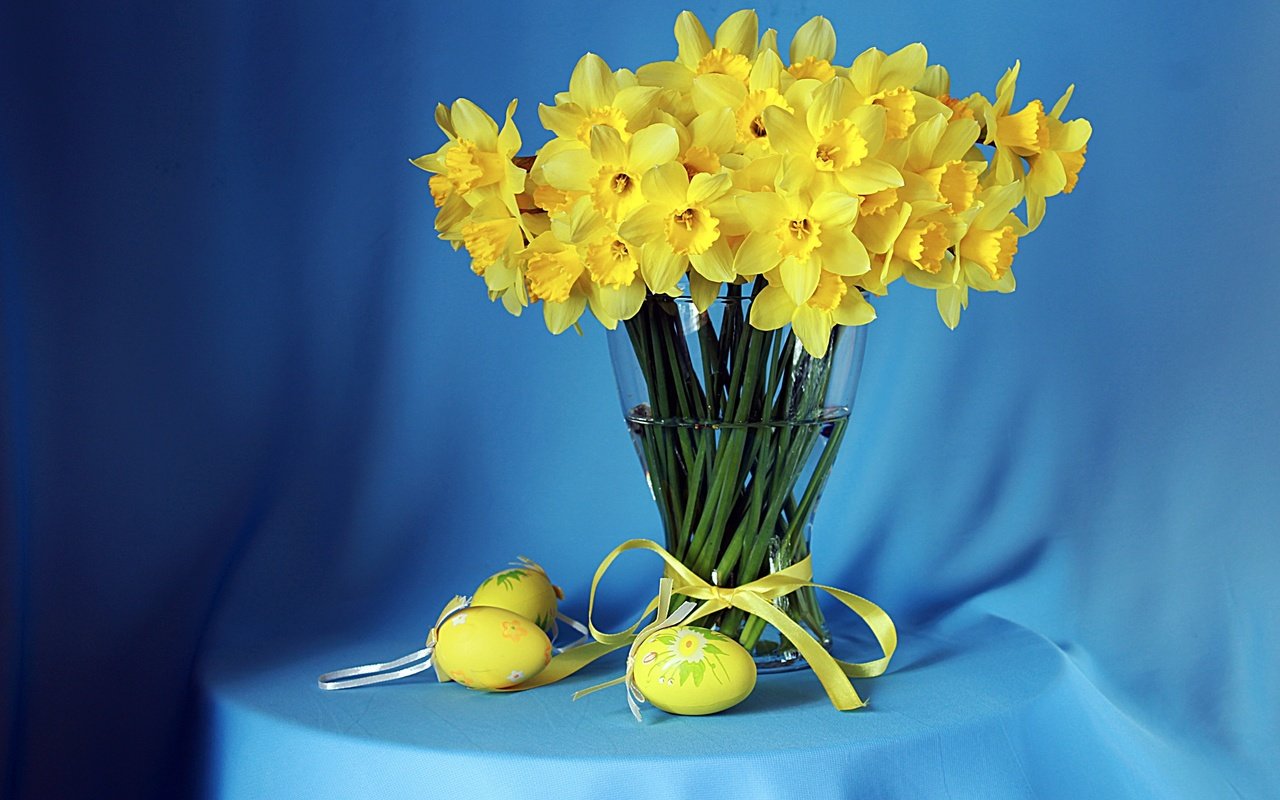 Обои цветы, букет, пасха, яйца, нарциссы, flowers, bouquet, easter, eggs, daffodils разрешение 2000x1333 Загрузить