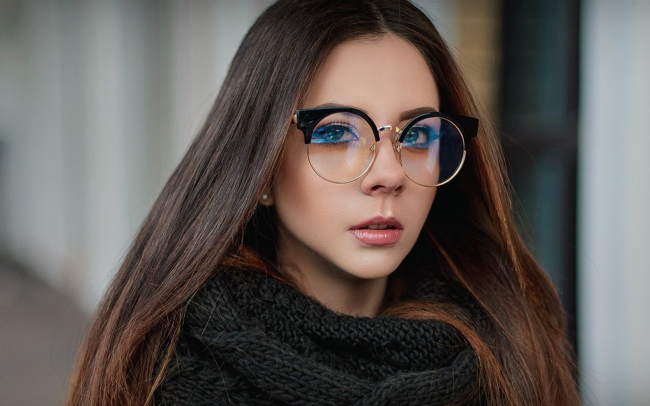 Girl glasses dp image