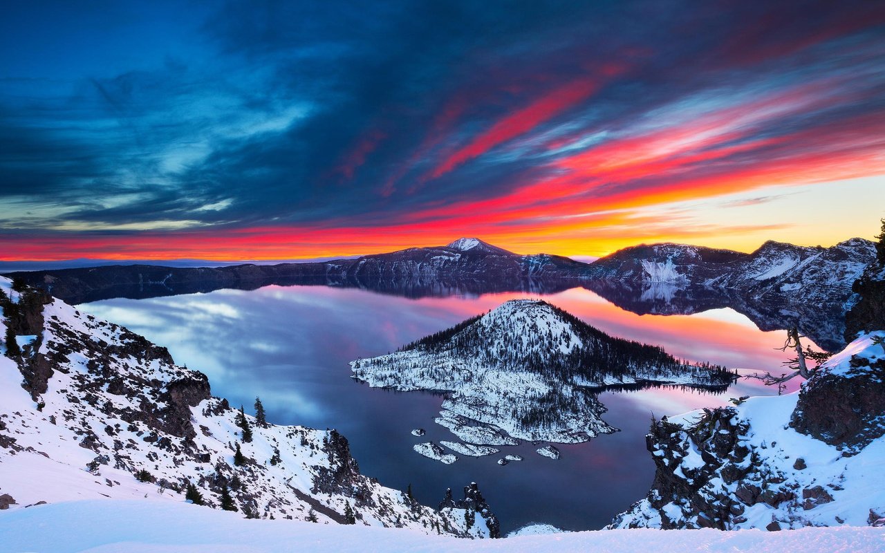 Обои облака, озеро, горы, восход, снег, зима, пейзаж, crater lake national park, кратерное озеро, crater lake, clouds, lake, mountains, sunrise, snow, winter, landscape разрешение 2048x1263 Загрузить