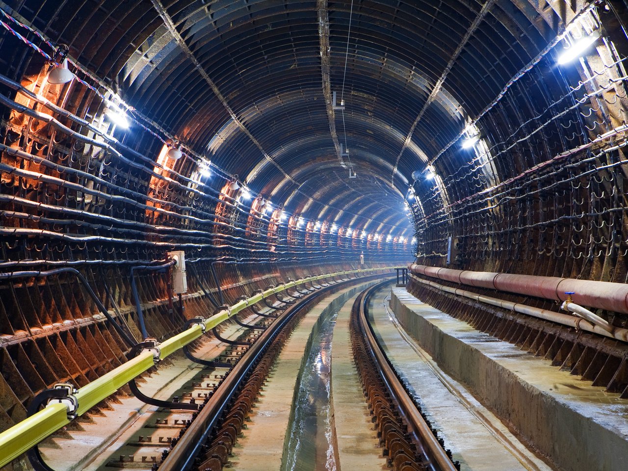 Обои рельсы, метро, тоннель, rails, metro, the tunnel разрешение 2560x1600 Загрузить