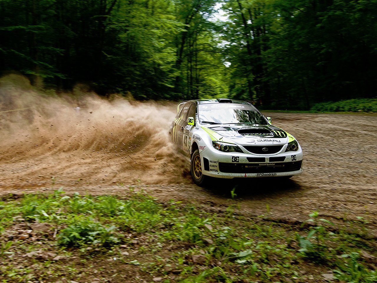 Обои лес, скорость, гонки, занос, субару, forest, speed, race, skid, subaru разрешение 1920x1200 Загрузить