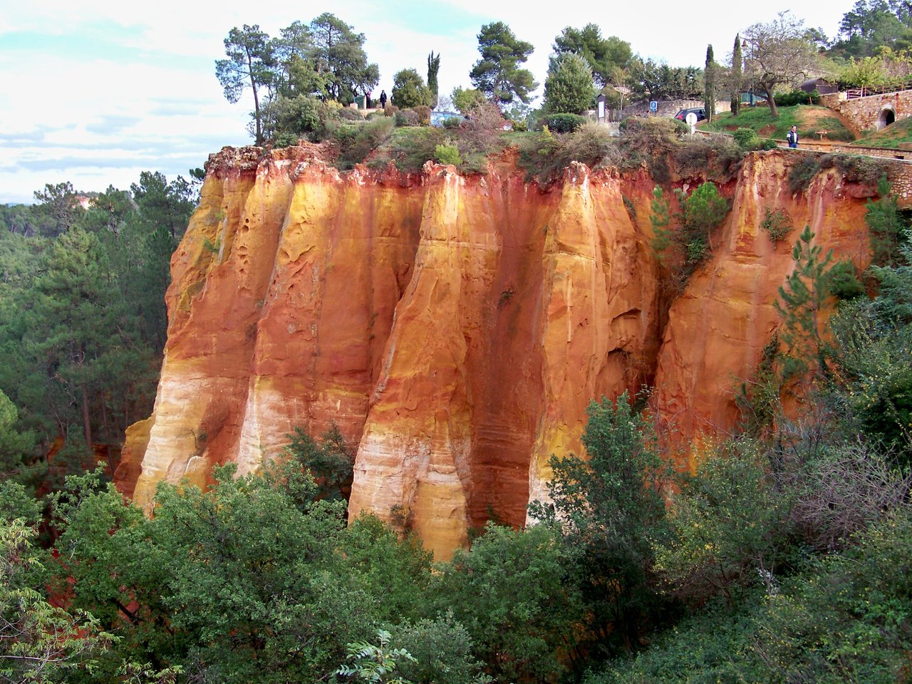 Обои деревья, скалы, пейзаж, утес, trees, rocks, landscape, rock разрешение 3648x2432 Загрузить