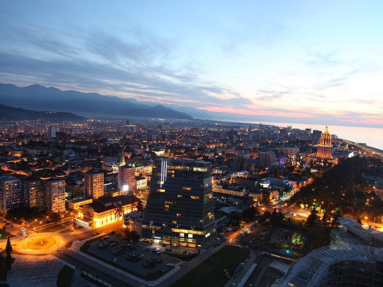 Обои город, грузия, батуми, the city, georgia, batumi разрешение 2048x1366 Загрузить