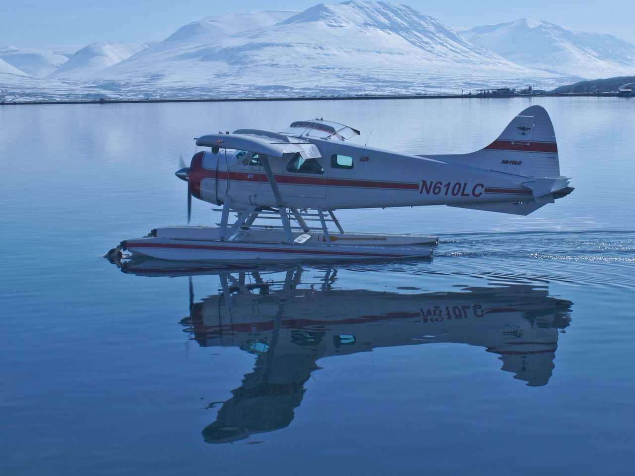 Обои вода, горы, отражение, швеция, гидроплан, water, mountains, reflection, sweden, hydroplane разрешение 1920x1080 Загрузить