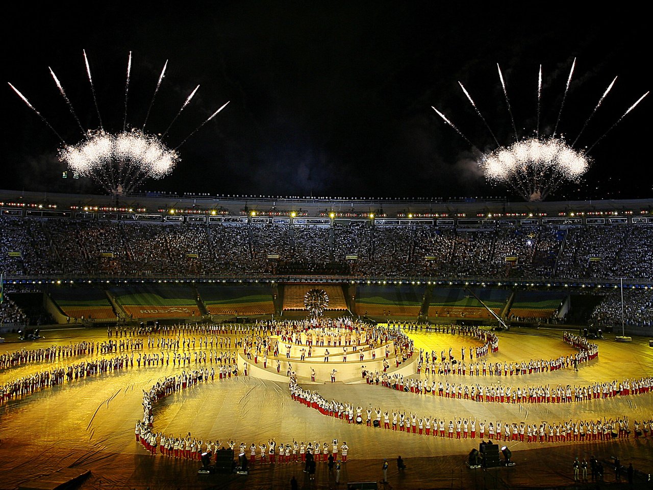 Обои футбол, стадион, бразилия, чемпионат мира, fireworks at the stadium world cup in brazil, маракана, football, stadium, brazil, the world cup разрешение 2560x1600 Загрузить