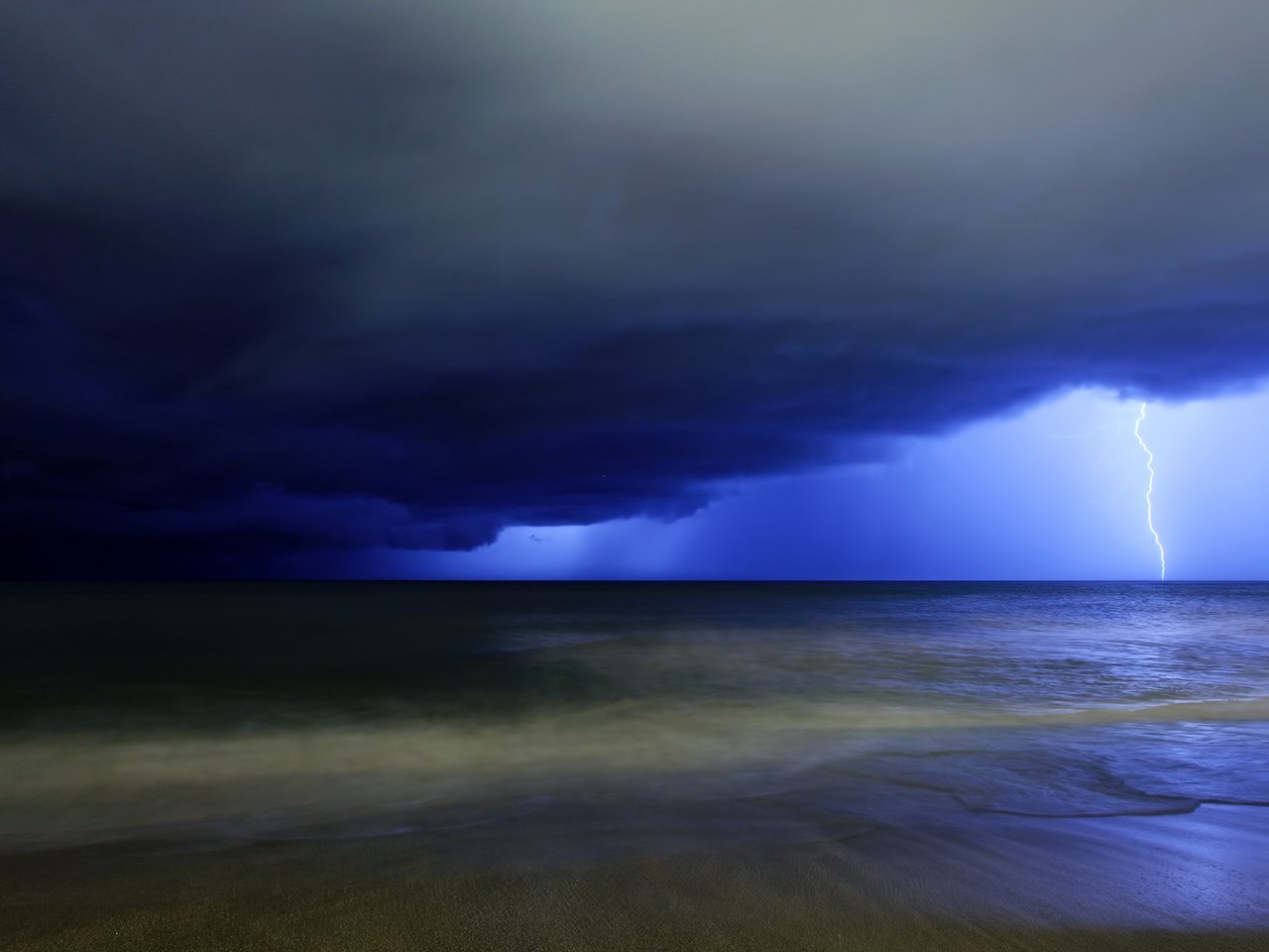 Обои море, молния, гроза, туча, sea, lightning, the storm, cloud разрешение 2560x1600 Загрузить