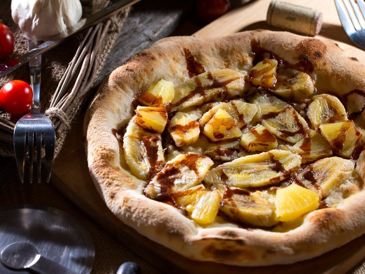 Обои шоколад, банан, ананас, сладкая пицца, chocolate, banana, pineapple, sweet pizza разрешение 2400x1600 Загрузить