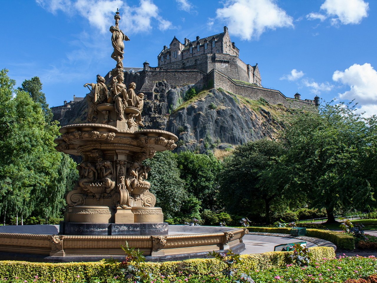 Обои парк, замок, фонтан, скульптуры, шотландия, эдинбург, эдинбургский замок, park, castle, fountain, sculpture, scotland, edinburgh, edinburgh castle разрешение 1920x1280 Загрузить