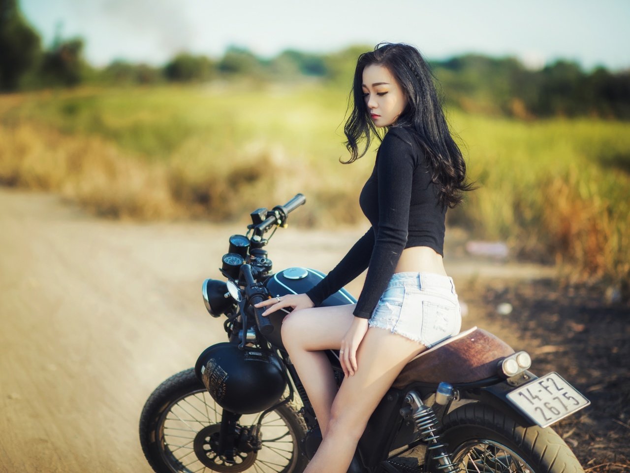 Обои девушка, мотоцикл, азиатка, girl, motorcycle, asian разрешение 2880x1923 Загрузить