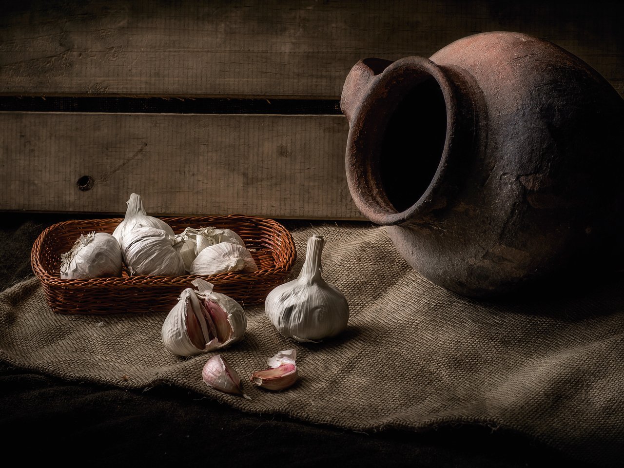 Обои кувшин, корзинка, натюрморт, чеснок, pitcher, basket, still life, garlic разрешение 4691x2860 Загрузить