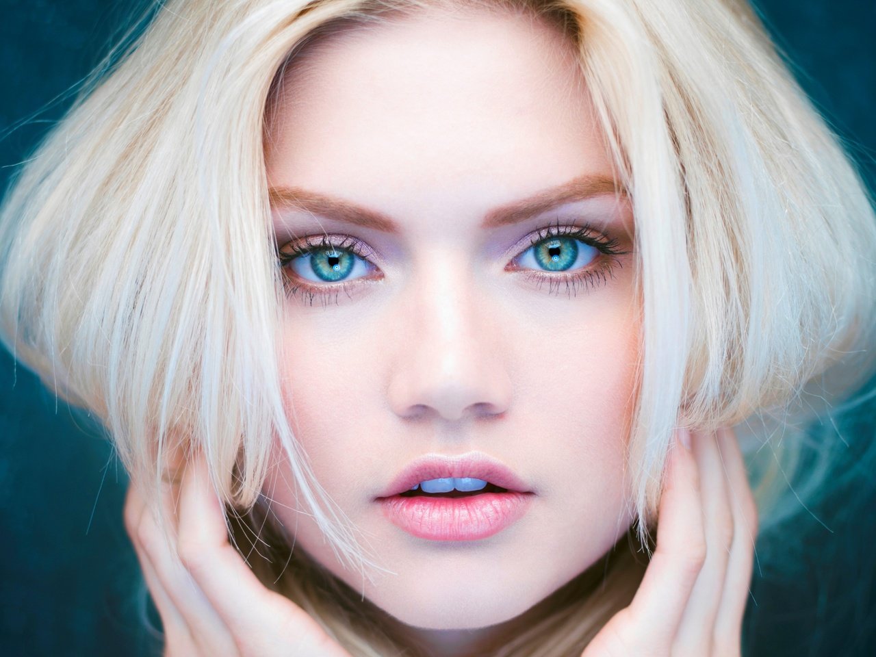 Обои девушка, блондинка, портрет, лицо, голубые глаза, martina dimitrova, girl, blonde, portrait, face, blue eyes разрешение 3840x2160 Загрузить