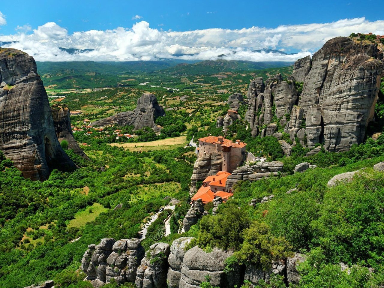 Обои небо, rousanou, monastery, облака, горы, скалы, зелень, кусты, греция, монастыри метеоры, the sky, clouds, mountains, rocks, greens, the bushes, greece, meteora разрешение 2000x1194 Загрузить